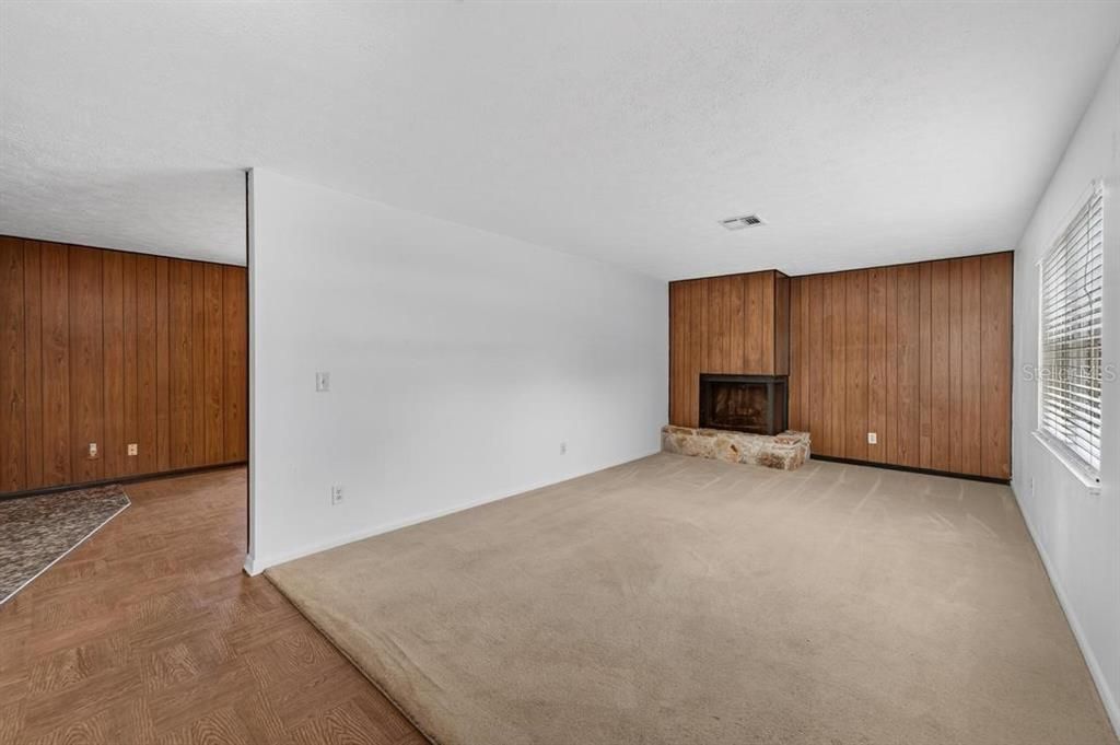 For Sale: $329,900 (3 beds, 2 baths, 1308 Square Feet)