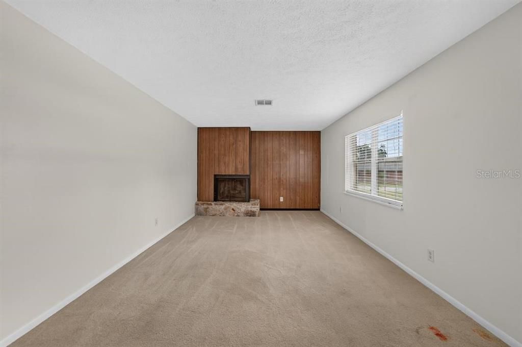 For Sale: $329,900 (3 beds, 2 baths, 1308 Square Feet)