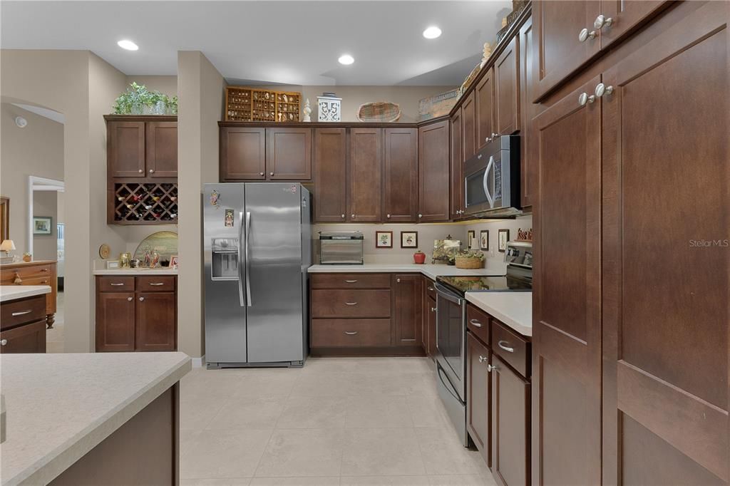 For Sale: $525,000 (3 beds, 2 baths, 1938 Square Feet)