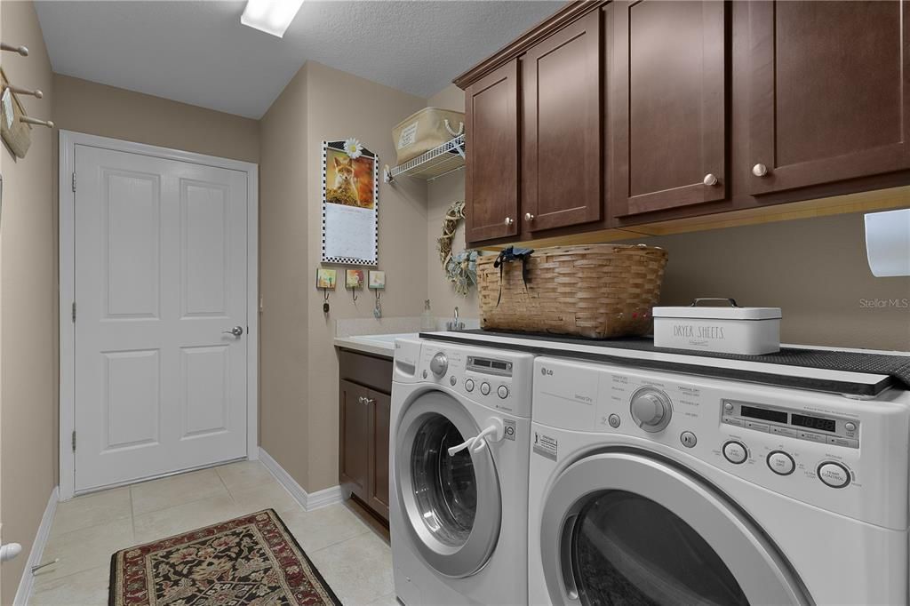 For Sale: $525,000 (3 beds, 2 baths, 1938 Square Feet)
