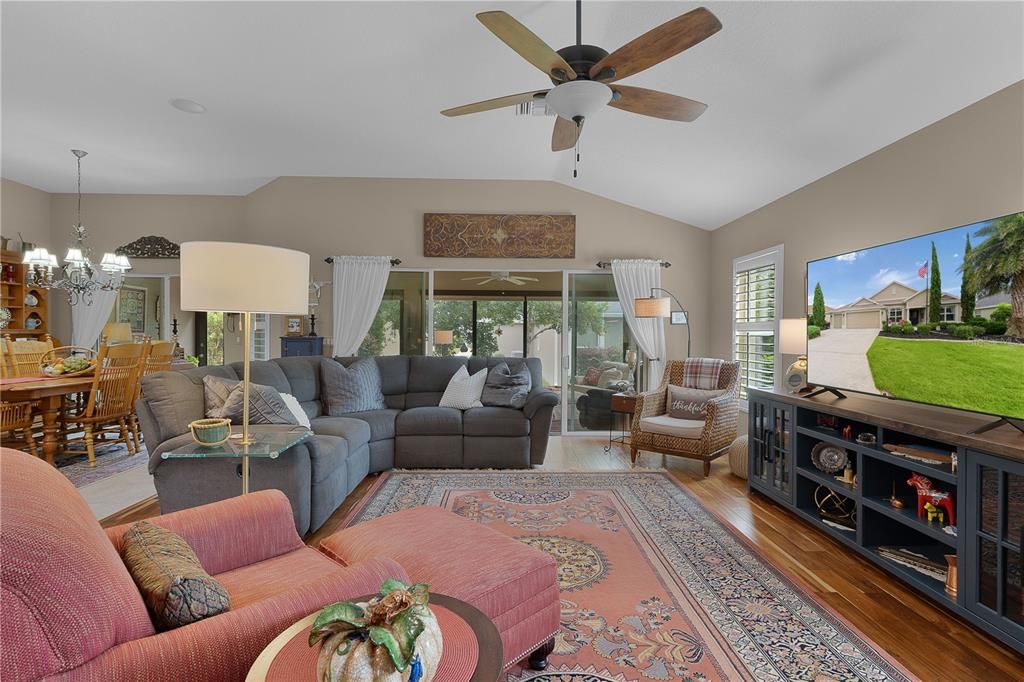 For Sale: $525,000 (3 beds, 2 baths, 1938 Square Feet)