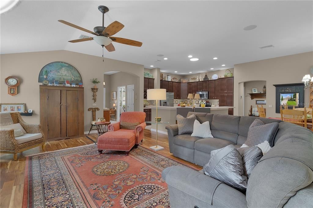 For Sale: $525,000 (3 beds, 2 baths, 1938 Square Feet)