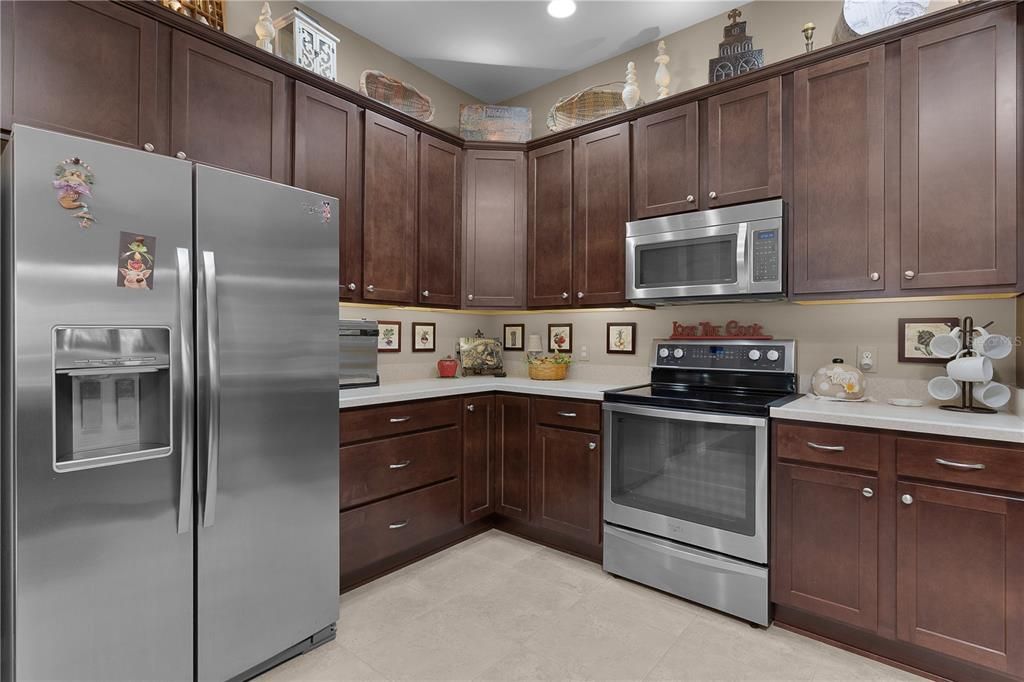 For Sale: $525,000 (3 beds, 2 baths, 1938 Square Feet)