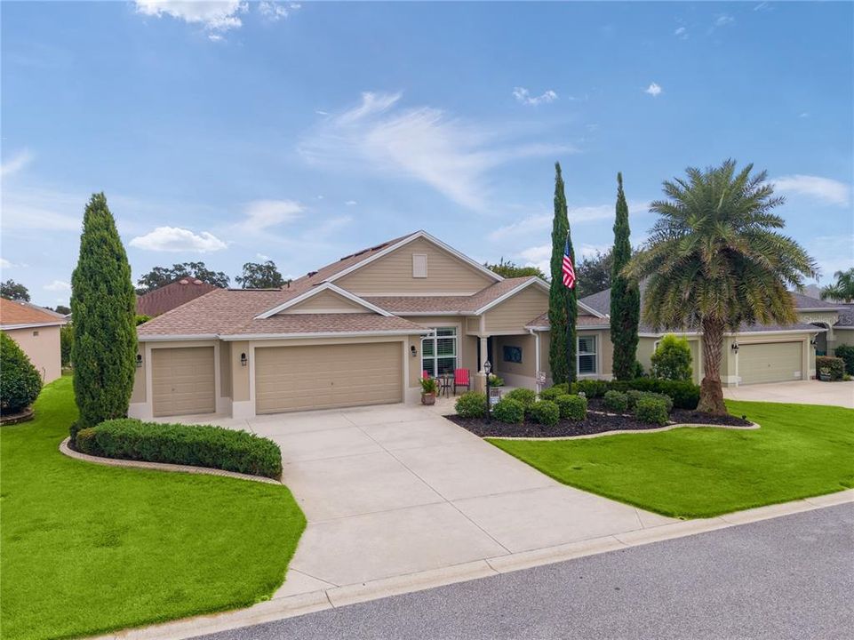 For Sale: $525,000 (3 beds, 2 baths, 1938 Square Feet)