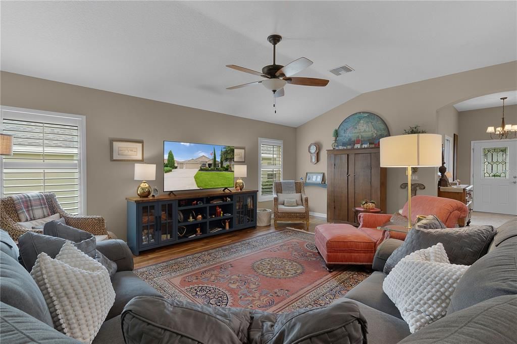 For Sale: $525,000 (3 beds, 2 baths, 1938 Square Feet)