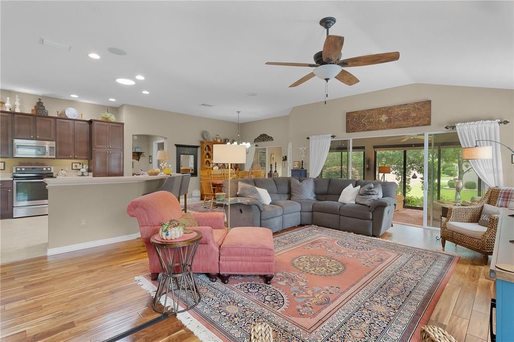 For Sale: $525,000 (3 beds, 2 baths, 1938 Square Feet)