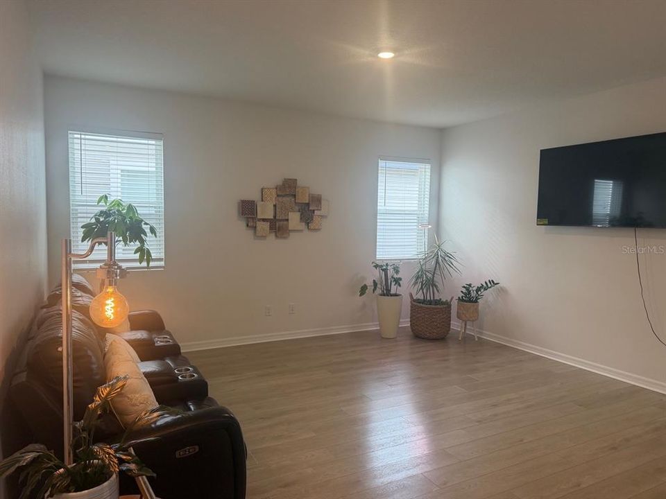 待售: $389,000 (4 贝兹, 3 浴室, 2040 平方英尺)