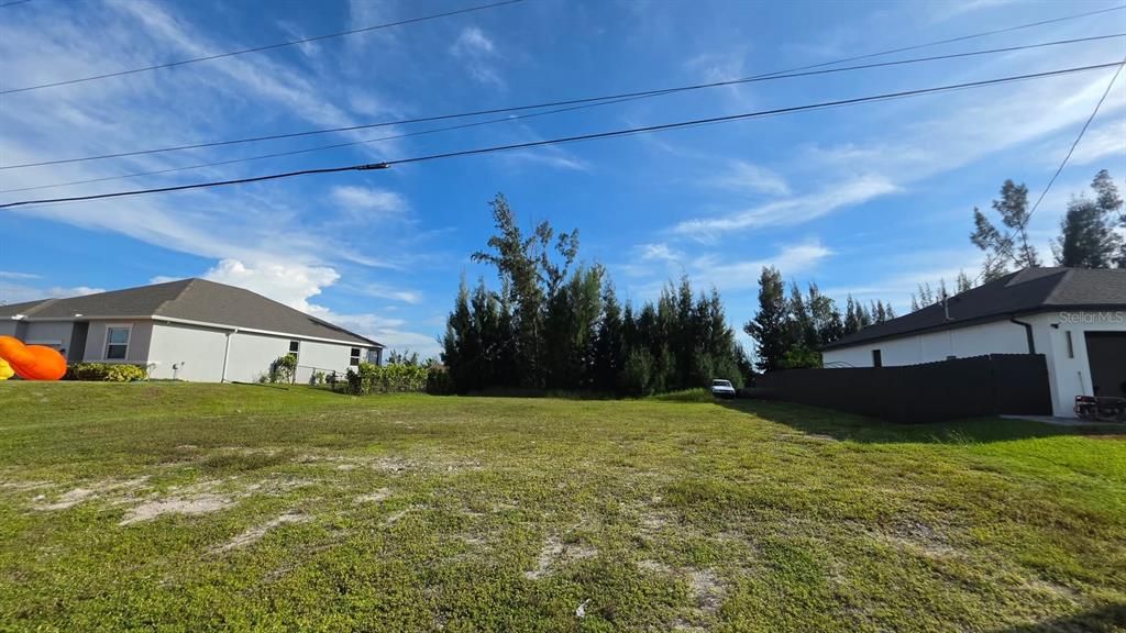 待售: $52,000 (0.23 acres)