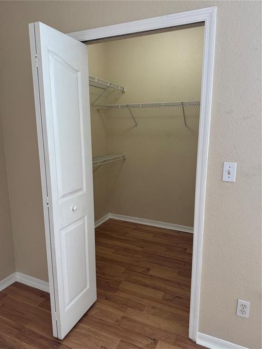 For Rent: $1,500 (2 beds, 1 baths, 927 Square Feet)