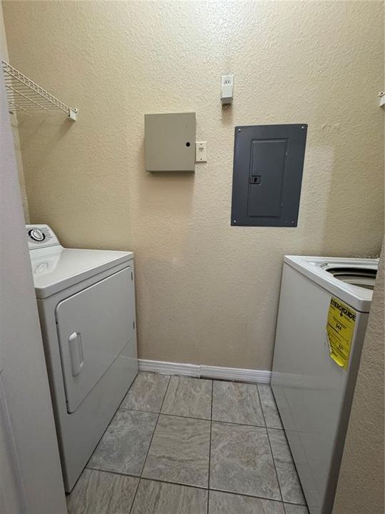 For Rent: $1,500 (2 beds, 1 baths, 927 Square Feet)