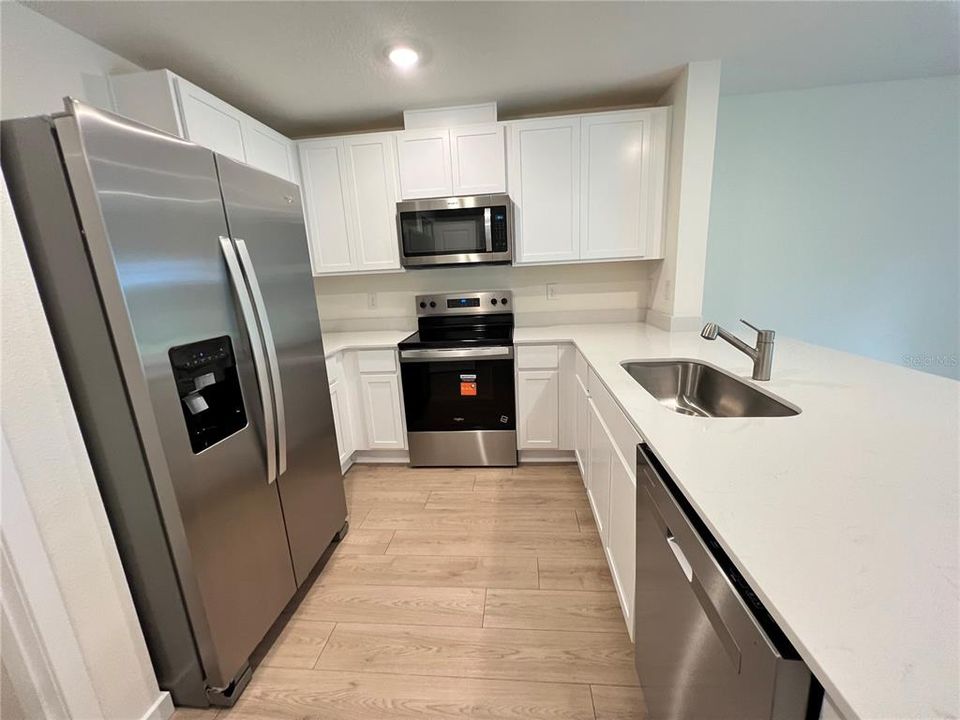 For Rent: $2,100 (3 beds, 2 baths, 1464 Square Feet)