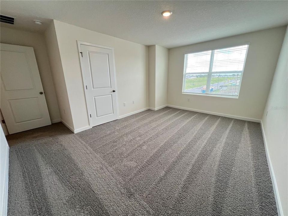 For Rent: $2,100 (3 beds, 2 baths, 1464 Square Feet)