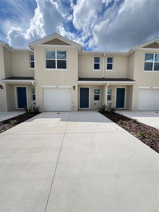 For Rent: $2,100 (3 beds, 2 baths, 1464 Square Feet)