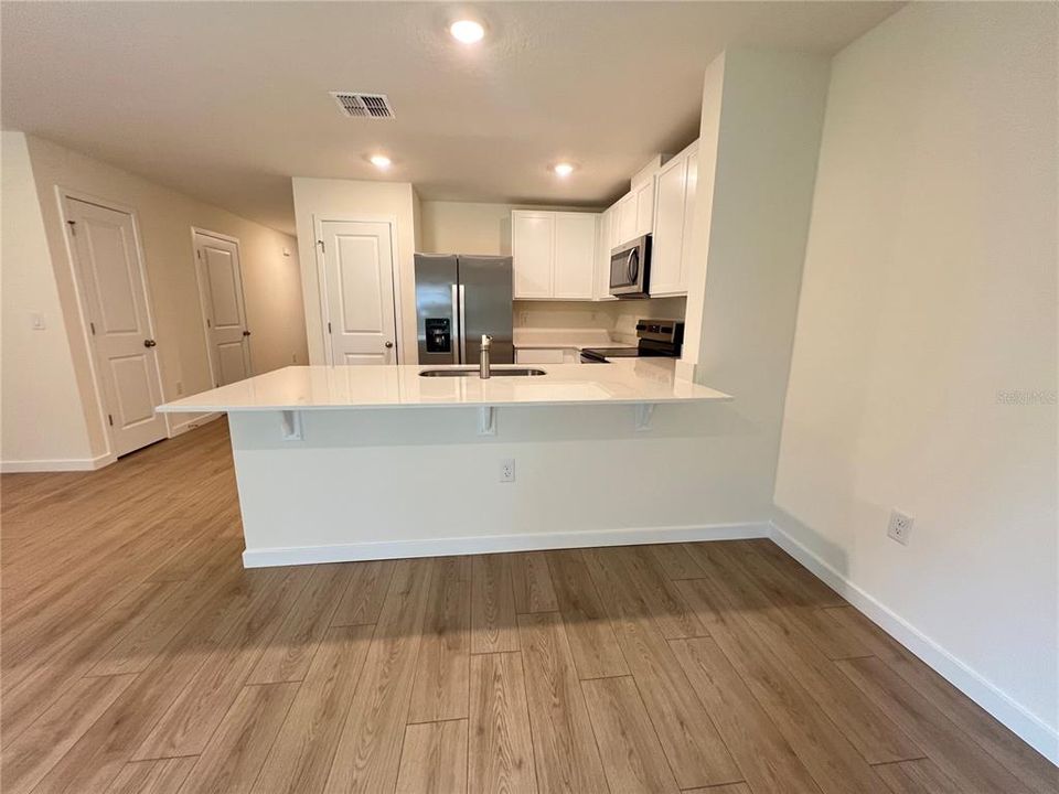 For Rent: $2,100 (3 beds, 2 baths, 1464 Square Feet)