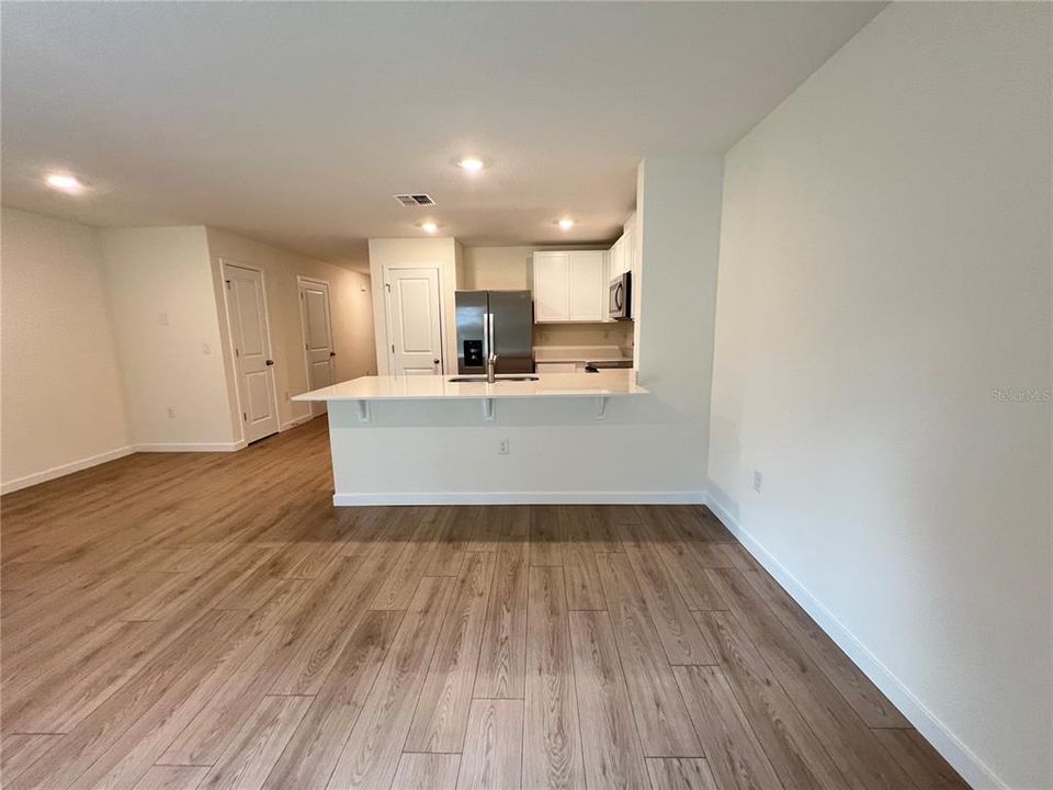 For Rent: $2,100 (3 beds, 2 baths, 1464 Square Feet)