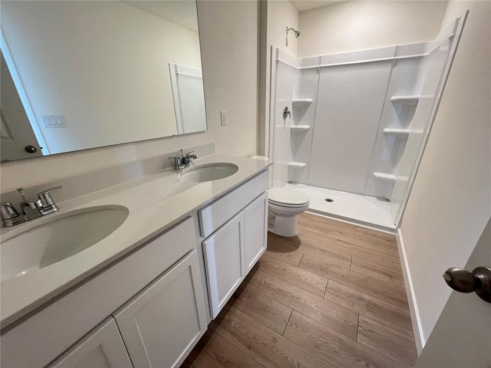 For Rent: $2,100 (3 beds, 2 baths, 1464 Square Feet)
