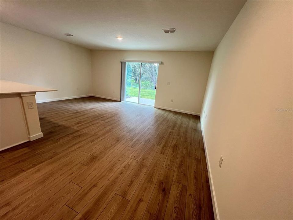 For Rent: $2,100 (3 beds, 2 baths, 1464 Square Feet)