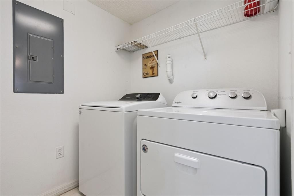На продажу: $249,900 (3 спален, 2 ванн, 1277 Квадратных фут)