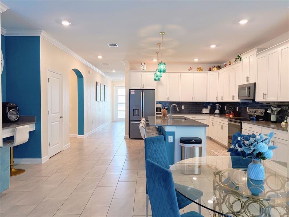 For Sale: $589,000 (6 beds, 5 baths, 3291 Square Feet)