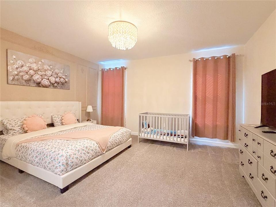 For Sale: $589,000 (6 beds, 5 baths, 3291 Square Feet)