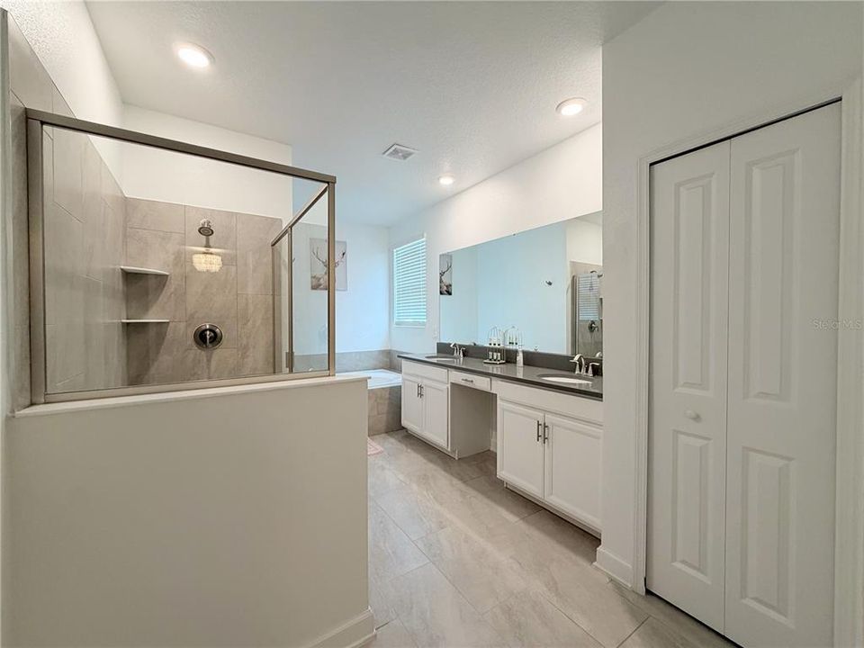 For Sale: $589,000 (6 beds, 5 baths, 3291 Square Feet)