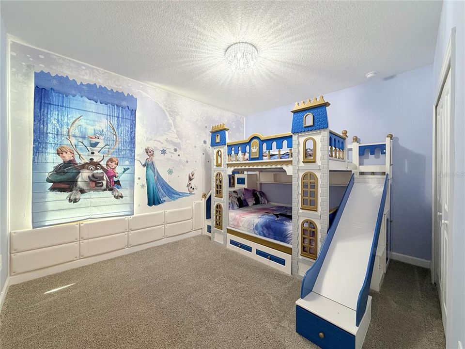 For Sale: $589,000 (6 beds, 5 baths, 3291 Square Feet)