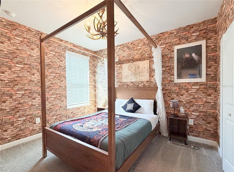 For Sale: $589,000 (6 beds, 5 baths, 3291 Square Feet)