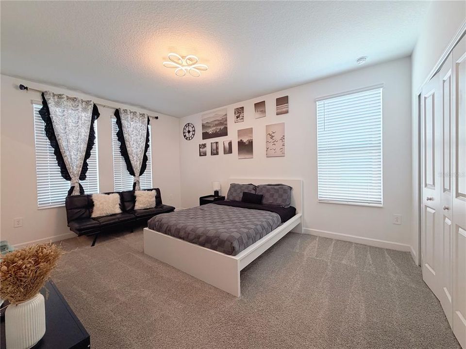 For Sale: $589,000 (6 beds, 5 baths, 3291 Square Feet)
