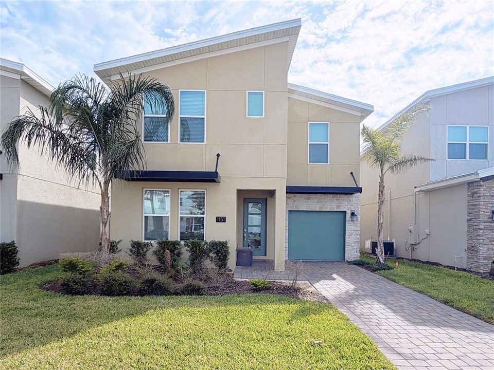 For Sale: $589,000 (6 beds, 5 baths, 3291 Square Feet)