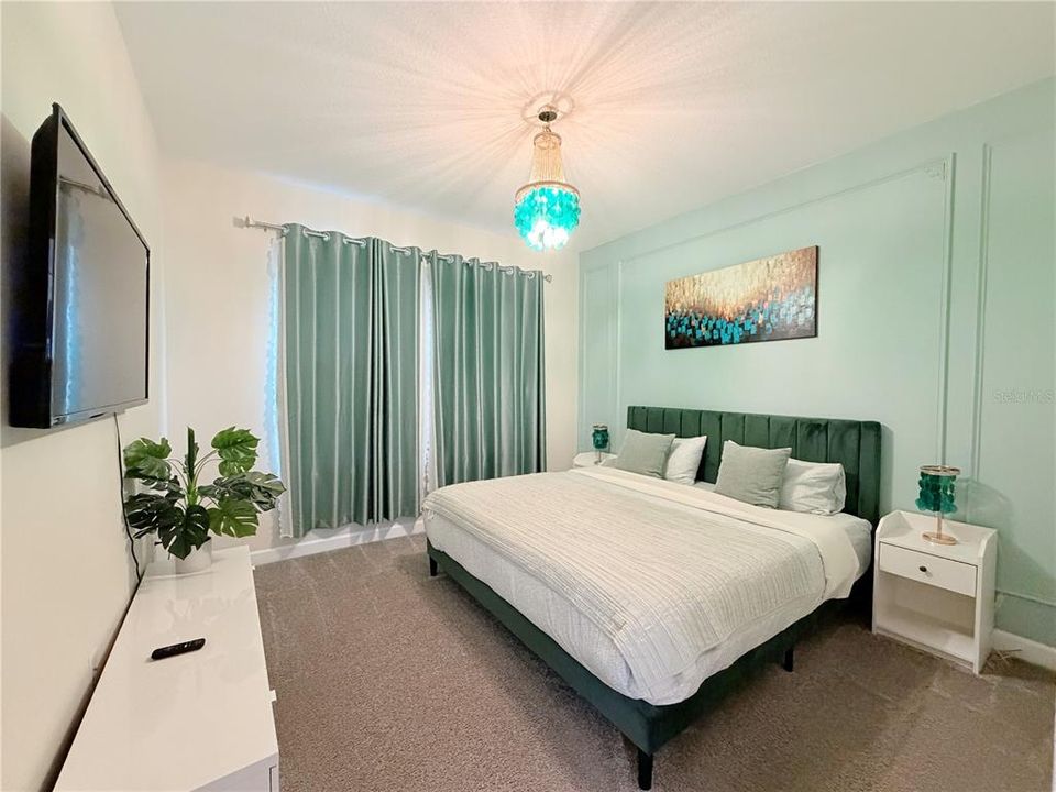 For Sale: $589,000 (6 beds, 5 baths, 3291 Square Feet)