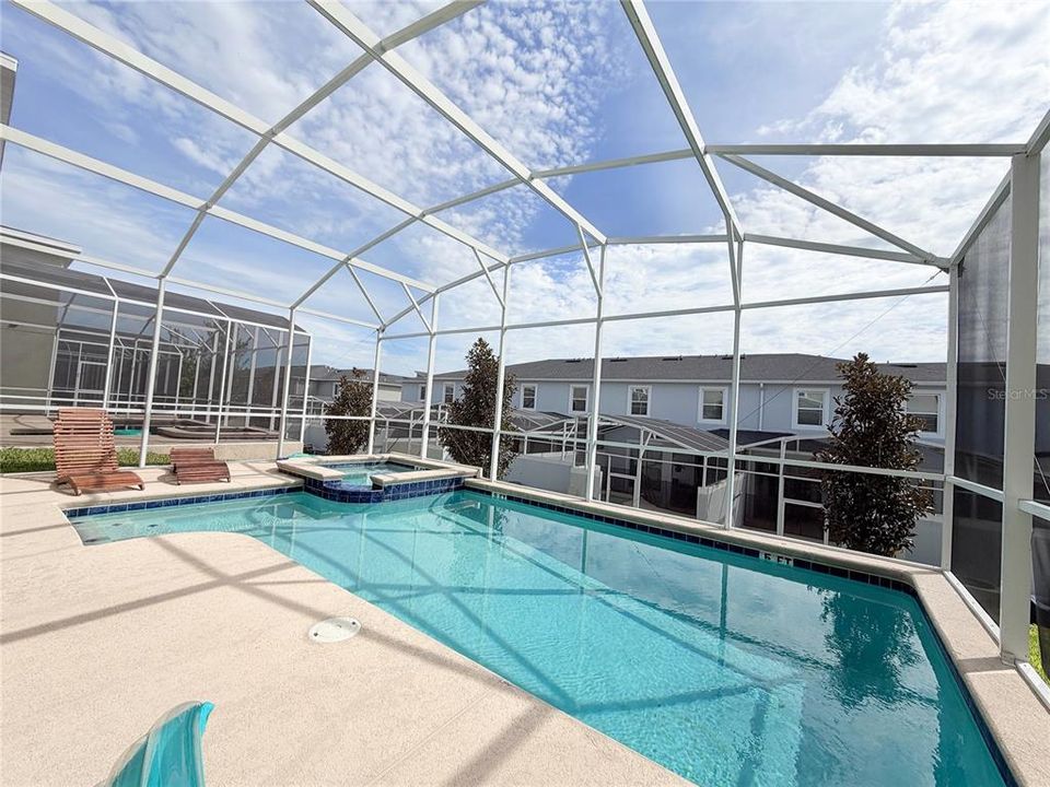For Sale: $589,000 (6 beds, 5 baths, 3291 Square Feet)