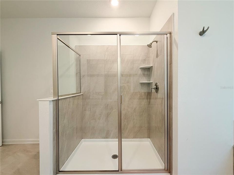 For Sale: $589,000 (6 beds, 5 baths, 3291 Square Feet)