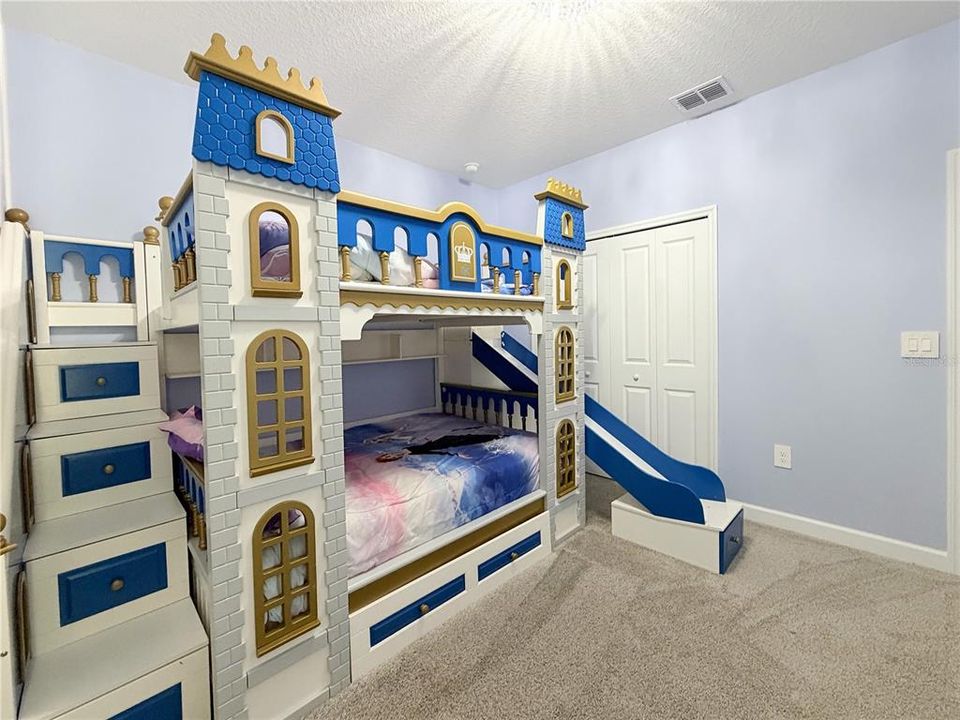 For Sale: $589,000 (6 beds, 5 baths, 3291 Square Feet)