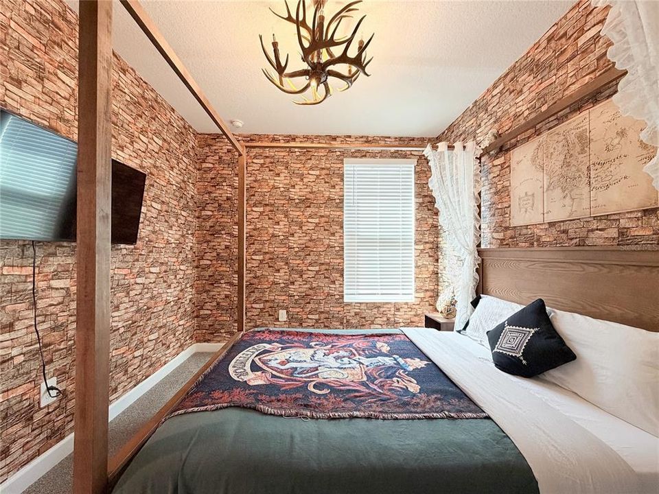 For Sale: $589,000 (6 beds, 5 baths, 3291 Square Feet)