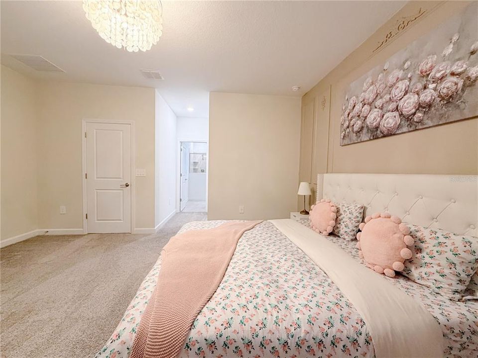 For Sale: $589,000 (6 beds, 5 baths, 3291 Square Feet)