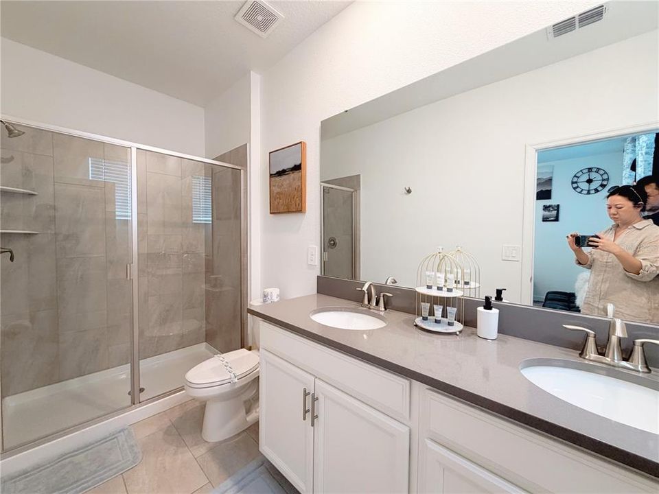 For Sale: $589,000 (6 beds, 5 baths, 3291 Square Feet)