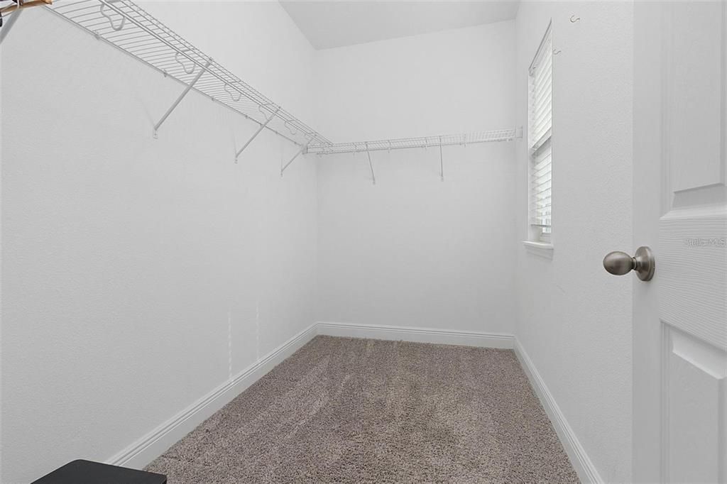 For Sale: $429,900 (3 beds, 2 baths, 1937 Square Feet)