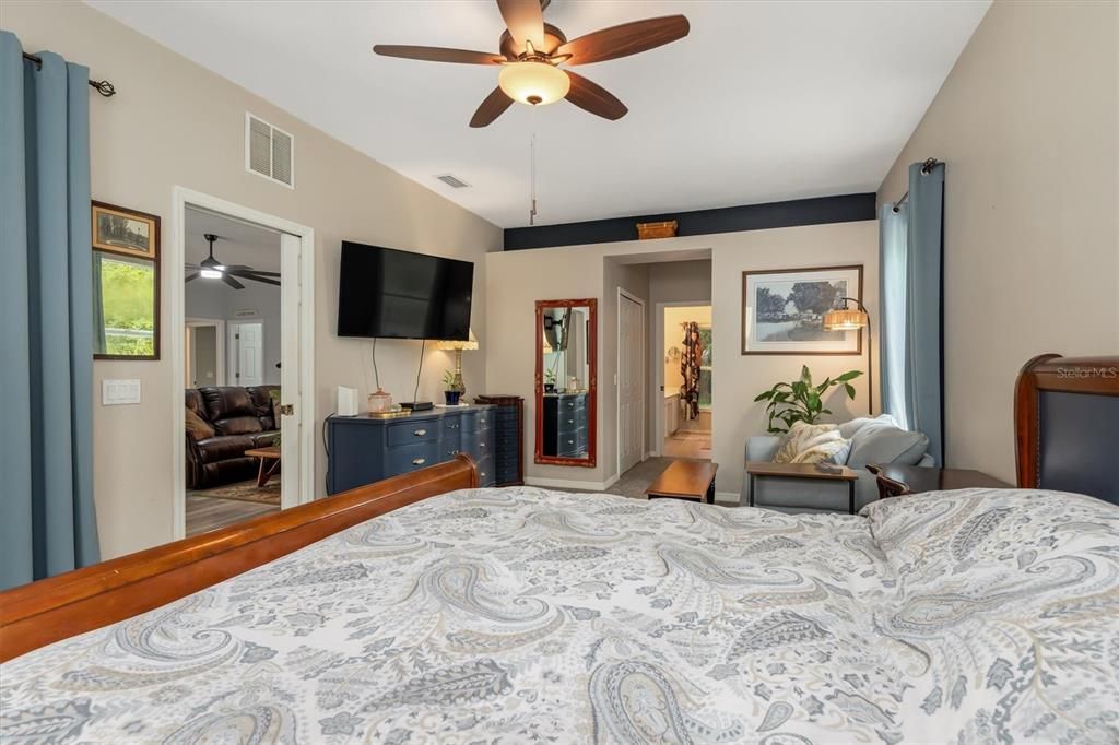 For Sale: $375,000 (3 beds, 2 baths, 1724 Square Feet)