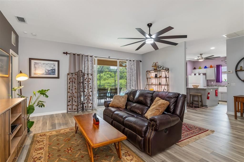 For Sale: $375,000 (3 beds, 2 baths, 1724 Square Feet)