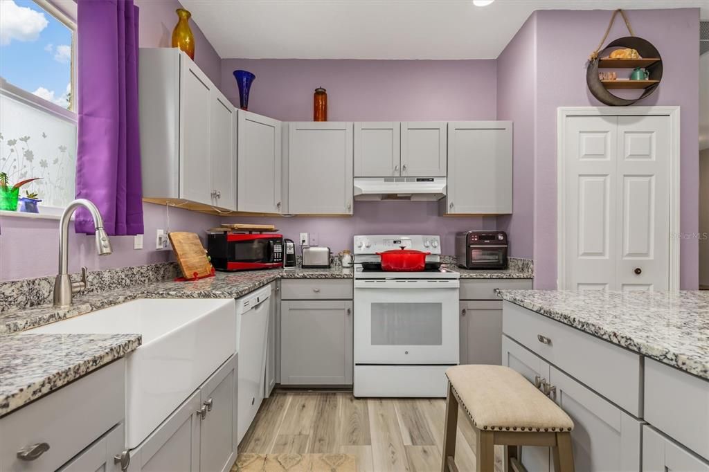 For Sale: $375,000 (3 beds, 2 baths, 1724 Square Feet)
