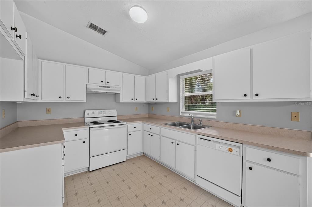 На продажу: $196,000 (2 спален, 2 ванн, 1006 Квадратных фут)