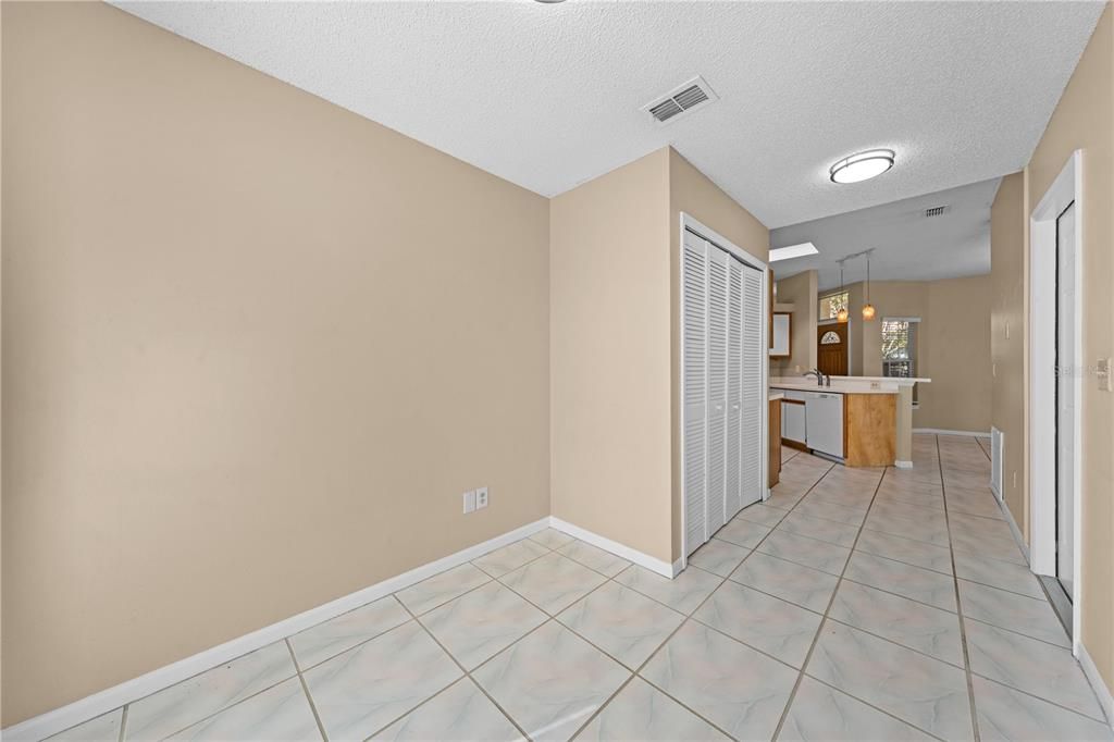 En Venta: $349,000 (3 camas, 2 baños, 1406 Pies cuadrados)