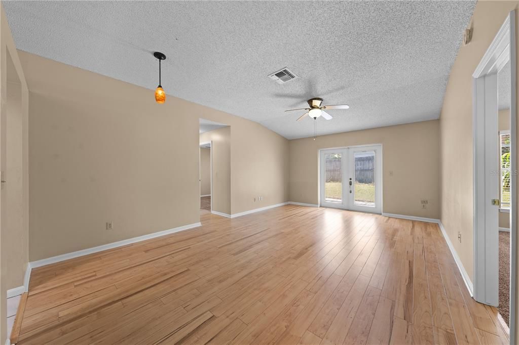 En Venta: $349,000 (3 camas, 2 baños, 1406 Pies cuadrados)