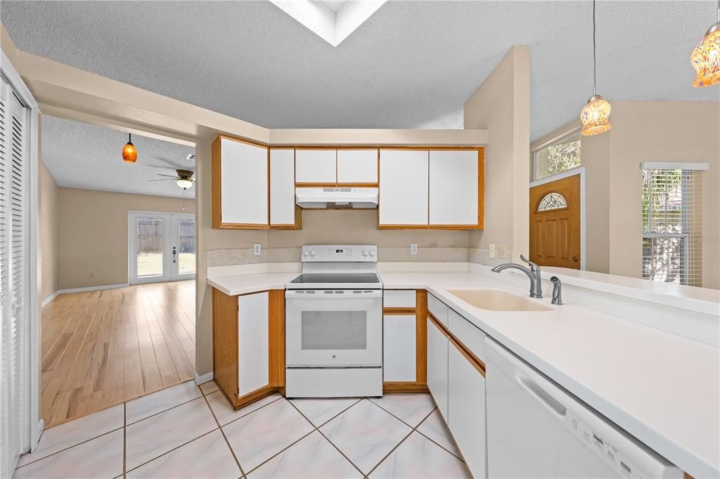 En Venta: $349,000 (3 camas, 2 baños, 1406 Pies cuadrados)