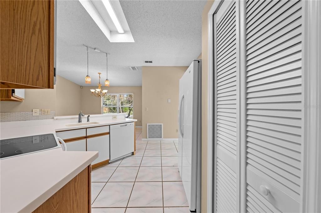 En Venta: $349,000 (3 camas, 2 baños, 1406 Pies cuadrados)