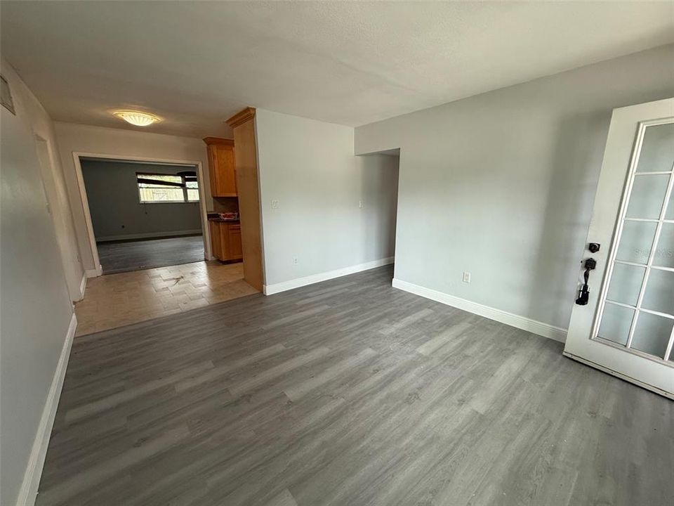 For Sale: $395,000 (3 beds, 1 baths, 1124 Square Feet)