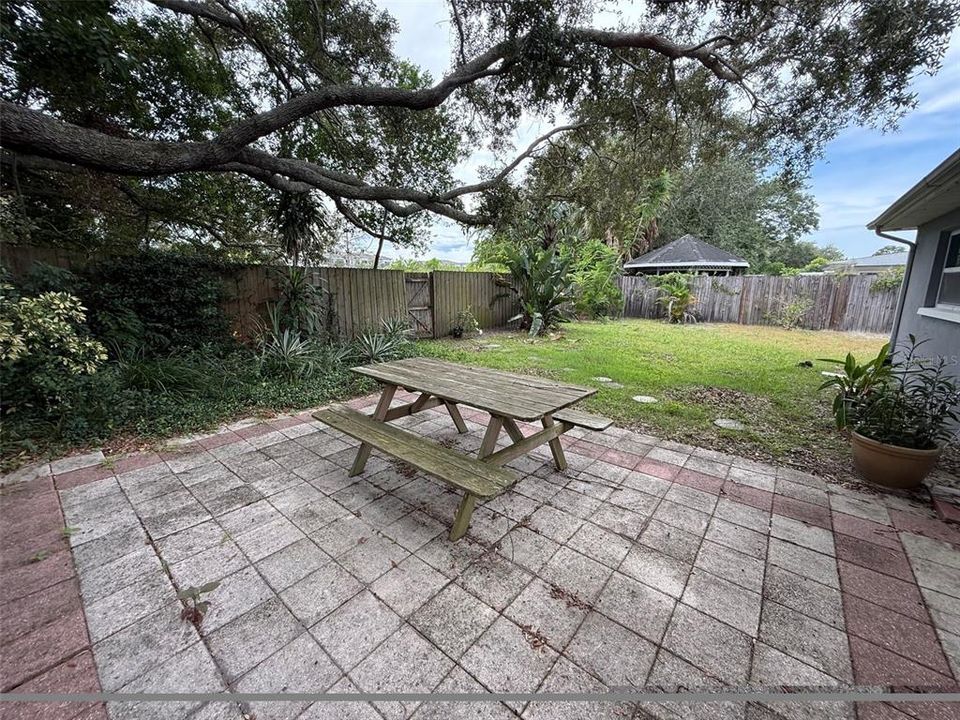 For Sale: $395,000 (3 beds, 1 baths, 1124 Square Feet)