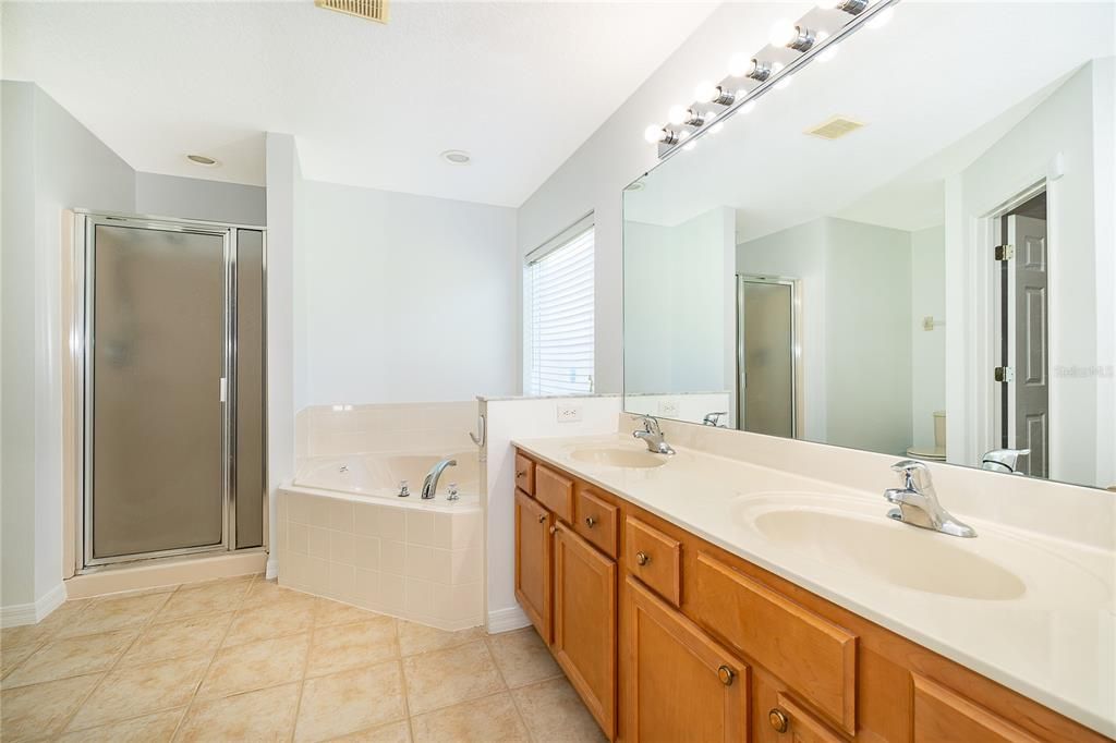 For Rent: $3,600 (5 beds, 4 baths, 2317 Square Feet)