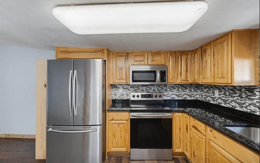 На продажу: $239,000 (4 спален, 2 ванн, 1464 Квадратных фут)