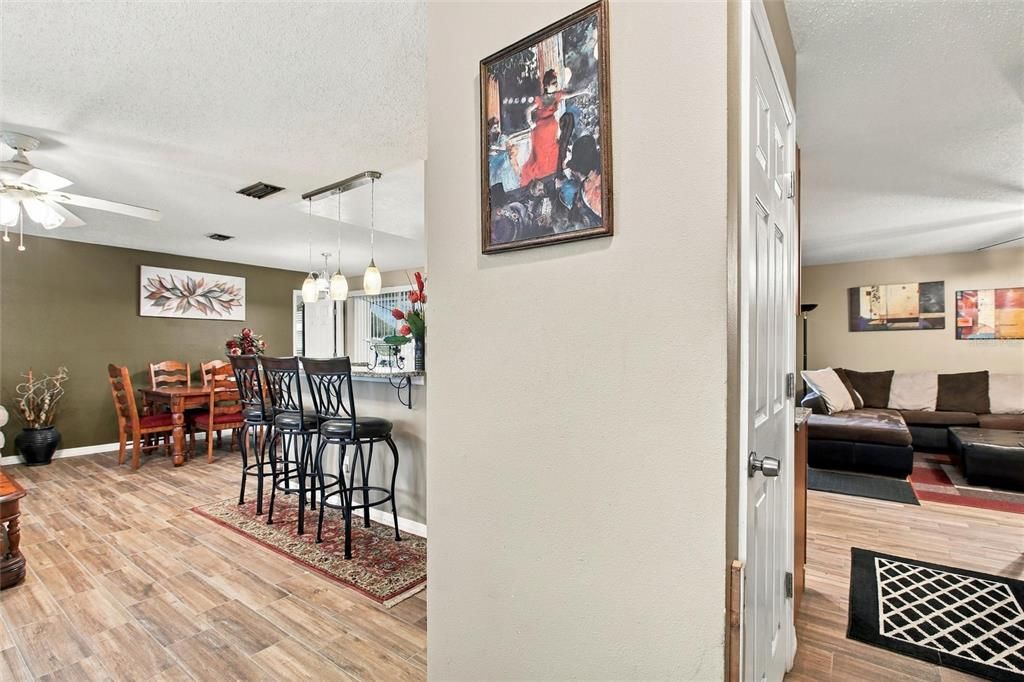 En Venta: $489,900 (4 camas, 2 baños, 1576 Pies cuadrados)